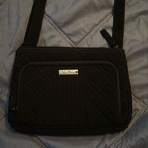Vera Bradley crossbody. Get ready for the summer be hands free. Black